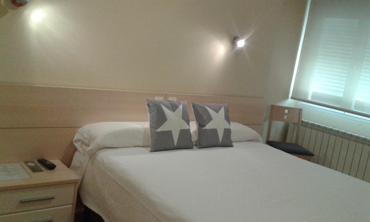 Hostal Europa Castejon  Bagian luar foto